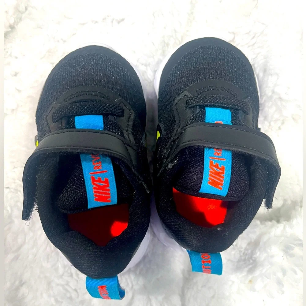 Nike‎ Unisex-Child Revolution 5 BabyToddler Velcro Running Shoe